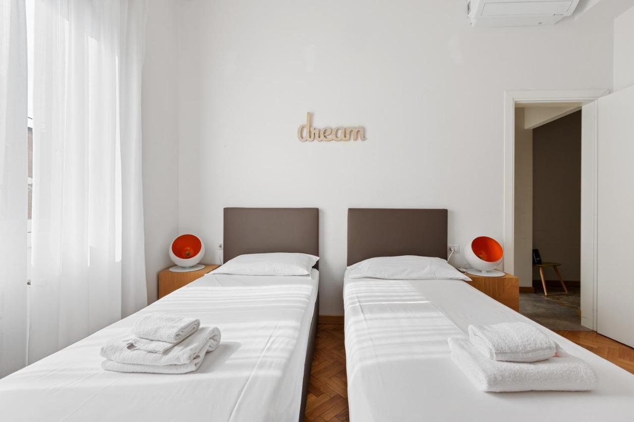Roomy Apartment Duomo & San Babila Milano Dış mekan fotoğraf
