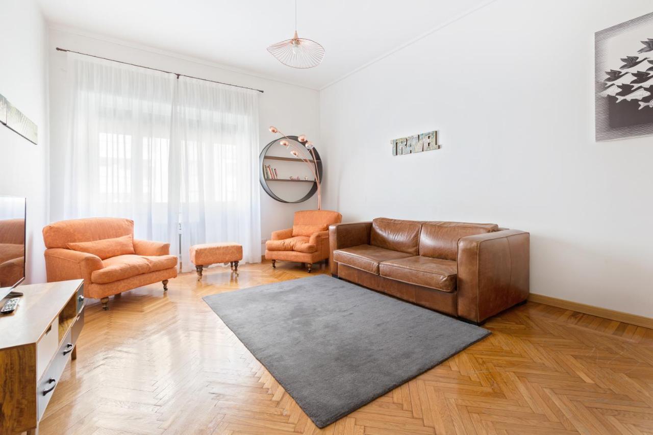 Roomy Apartment Duomo & San Babila Milano Dış mekan fotoğraf