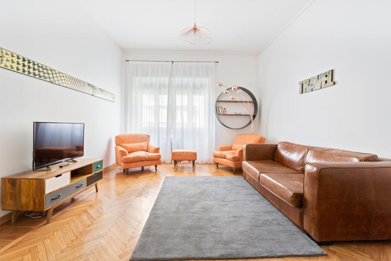 Roomy Apartment Duomo & San Babila Milano Dış mekan fotoğraf